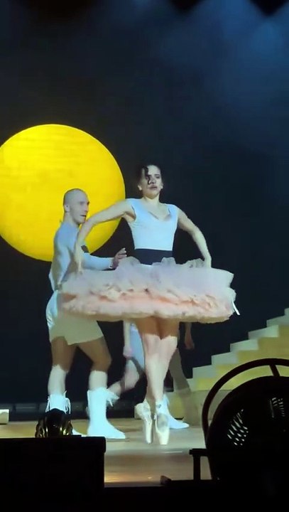 Rosalía arranca su gira 'LUX Tour' en Lyon