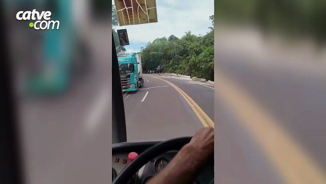 Carreta tomba na BR-277 e deixa motorista em estado grave em Nova Laranjeiras