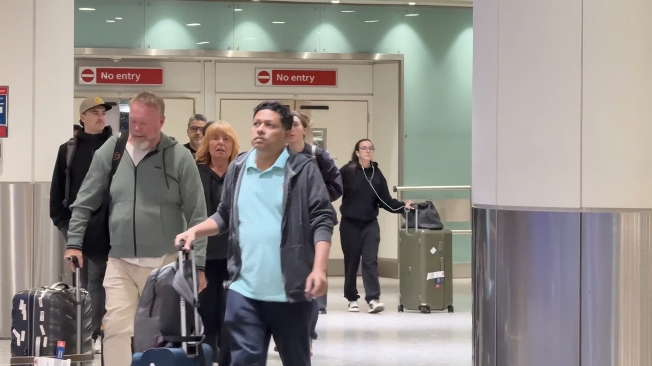Thousands of passengers on UK flights affected by latest Dubai airport shutdown
