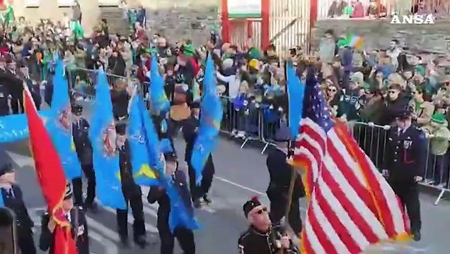 San Patrizio, Dublino si tinge di verde per la parata nazionale