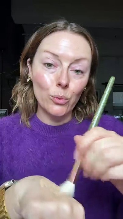 Get priming your brush for better make up!!! ##PrimeTheBrush##KJHTaughtMe##BetterMakeUp##BetterFoundation##FoundationTips##FoundationHacks##Makeup##Concealer##Complexion##fyp