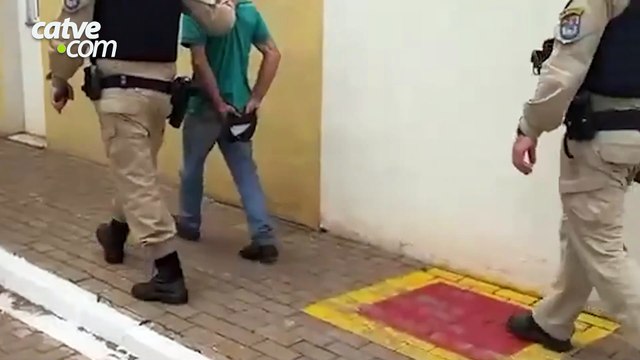 Tutor de cachorro em situação de maus-tratos é levado à delegacia