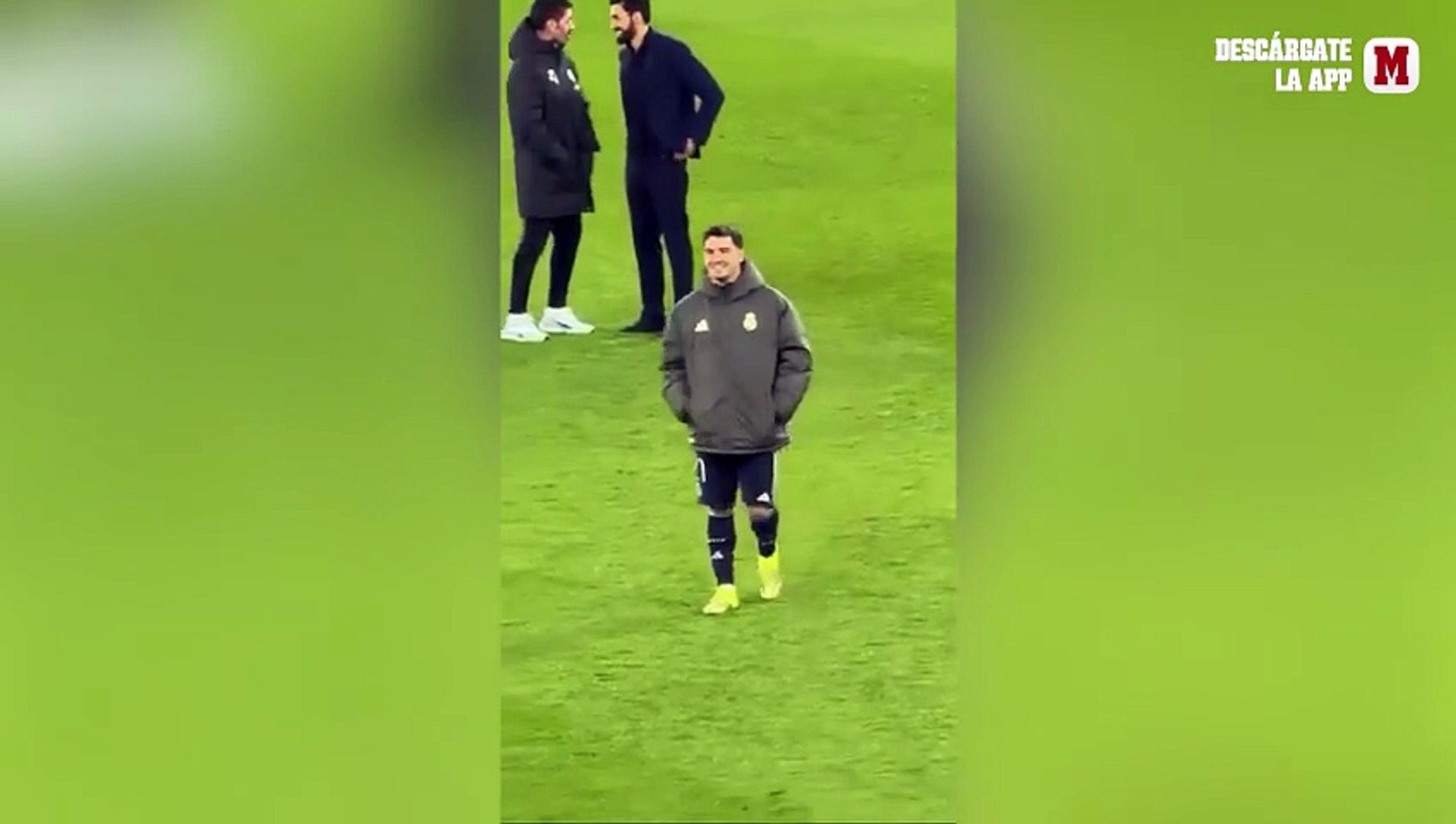Brahim celebró la Copa África... en el césped del Etihad