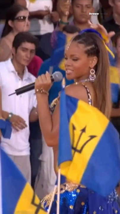 📽️ RIHANNA PERFORME ‘PON DE REPLAY’ SUR LA SCÈNE DES VMA’SIl y a 17 ans jour pour jour, Rihanna performait sur la scène des VMA’s son titre n.1 ‘Pon De Replay’