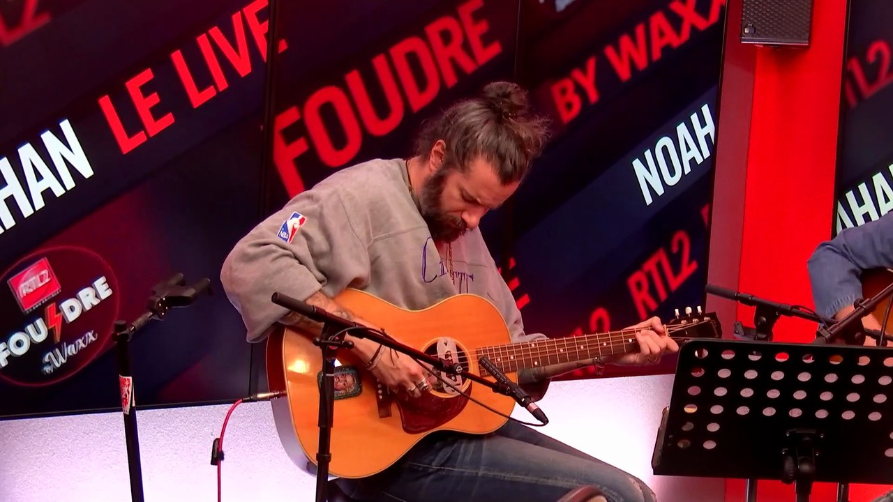 Noah Kahan et Waxx reprennent "When my time comes" des Dawes en live dans Foudre