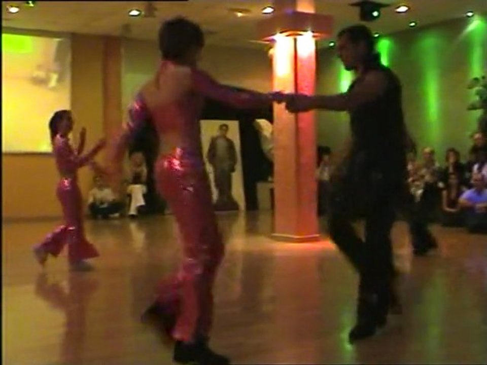 GALA MOVING OCT 2004 ARMANDO SARAH