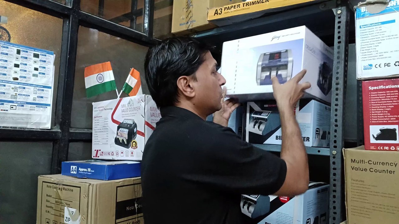 🔥 Unboxing & Full Demo of the **Godrej Crusader Lite Cash Counting Machine with Fake Note Detector! 💸