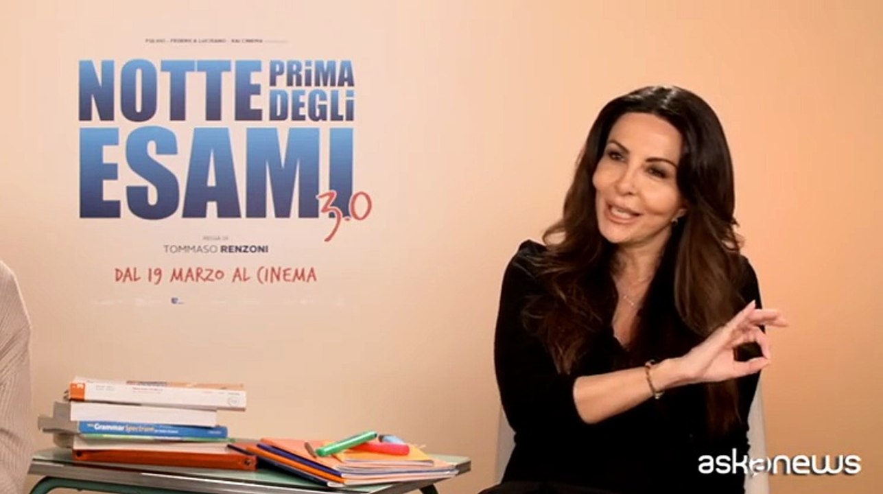 Sabrina Ferilli prof inflessibile con la Gen Z in "Notte prima degli esami 3.0"