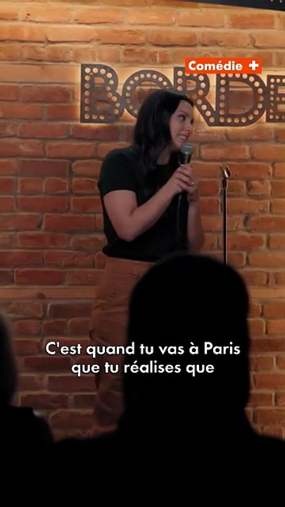 Sinem Kara : Ce légendaire sourire parisien... - Le Comédie Club Tour : Juste pour rire
