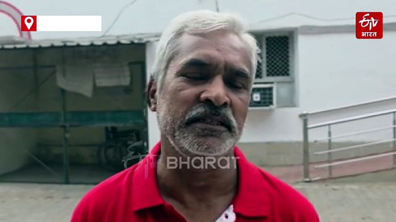 खुद को जिंदा साबित करने के लिये काट रहे अफसरों के चक्कर; पीड़ित का आरोप- "फर्जी डेथ सर्टिफिकेट से ट्रांसफर करा ली प्राॅपर्टी"