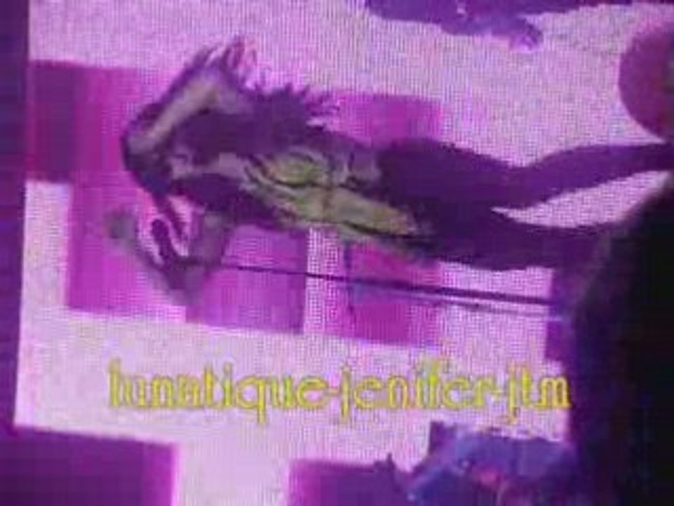 Jenifer chante comme un hic à bruxelles