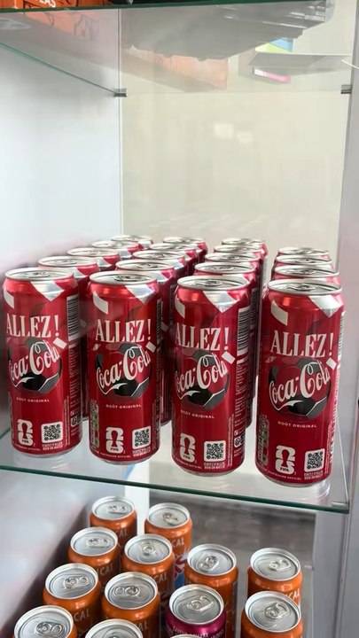 ☀️ Il fait beau… il fait chaud…Du coup petite question :👉 team canapé en train de fondreou team boisson fraîche + jeu tranquille ? 🎲🥤Chez Re-Play, on a la solution :tu viens te poser, tu bois un coup, et tu testes un jeu 👌Simple, efficace 😎