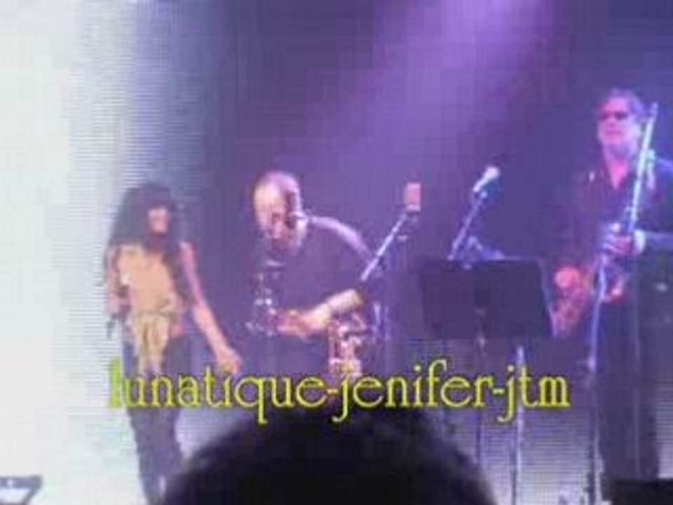 Jenifer présente son équipe à bruxelles
