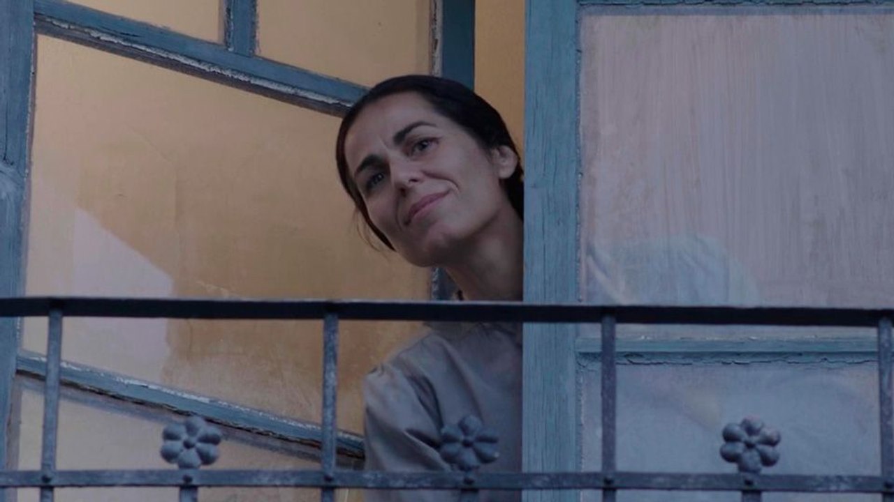 Con la tierra en los pies Tráiler