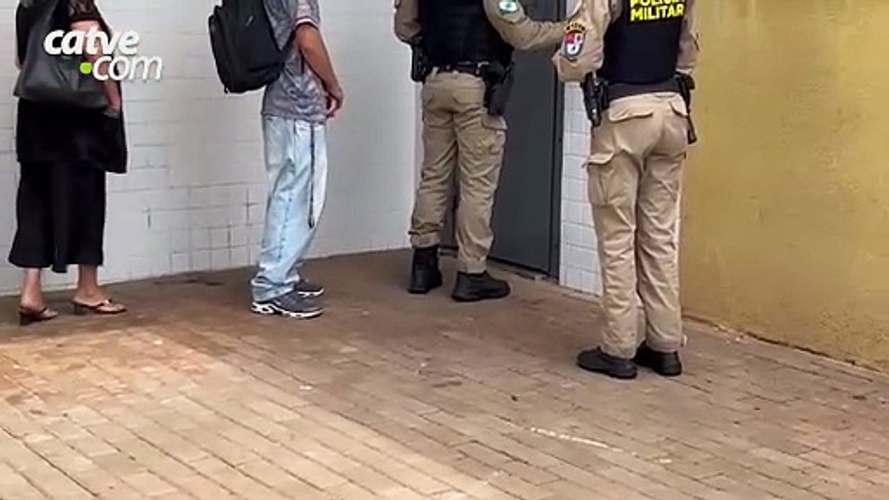 Adolescente é encaminhado à delegacia após briga com colega na escola