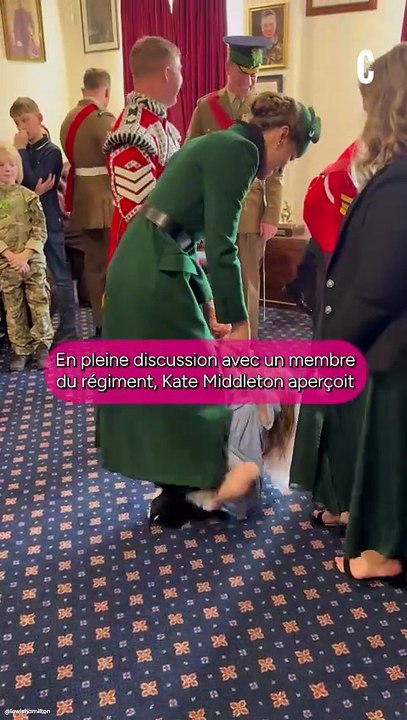 Ce tendre moment immortalisé entre Kate Middleton et deux fillettes surexcitées à l'occasion de la Saint-Patrick