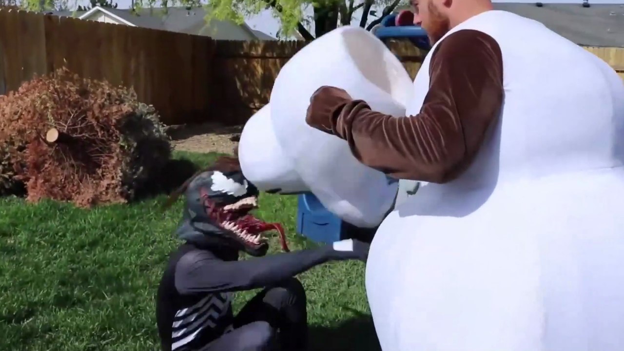 Frozen Elsa vs Venom vs Olaf In Real Life Superhero Battle!