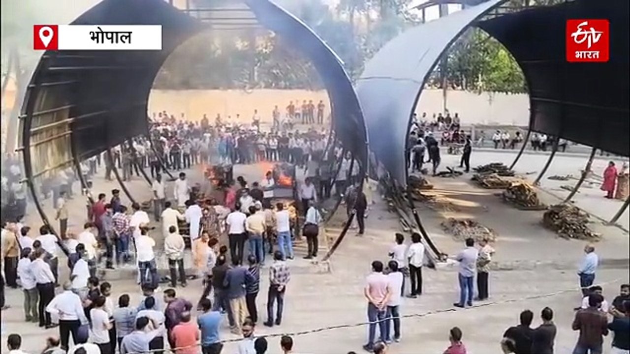 एक साथ उठीं 8 लोगों की अर्थी, हर किसी की आंखें नम, अंतिम संस्कार में रो पड़े लोग