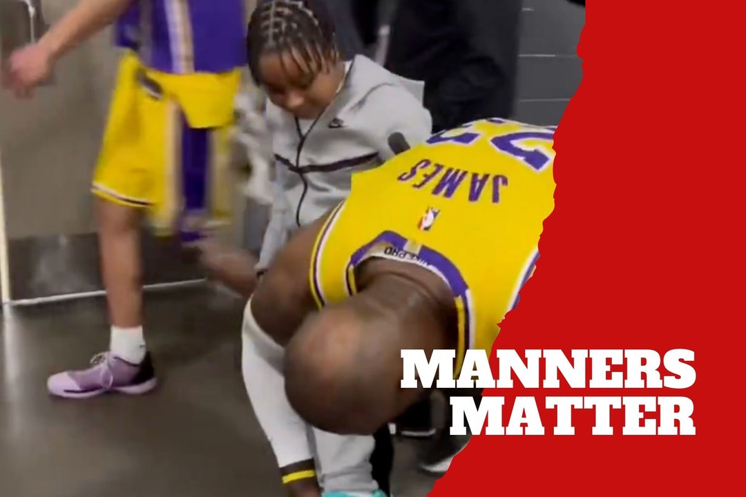 LeBron James signs fan’s shoes after hearing one simple word