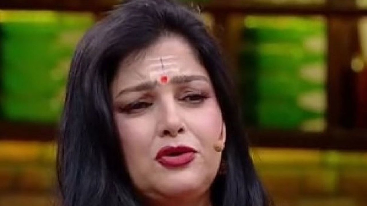 ममता कुलकर्णी ने लाफ्टर शेफ के सेट पर अंकिता के...