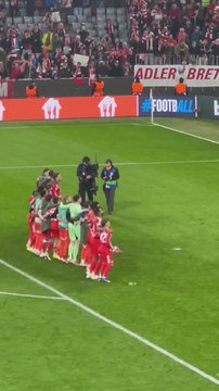 El cántico despectivo de la afición del Bayern al Madrid que entonaron con los jugadores tras el partido