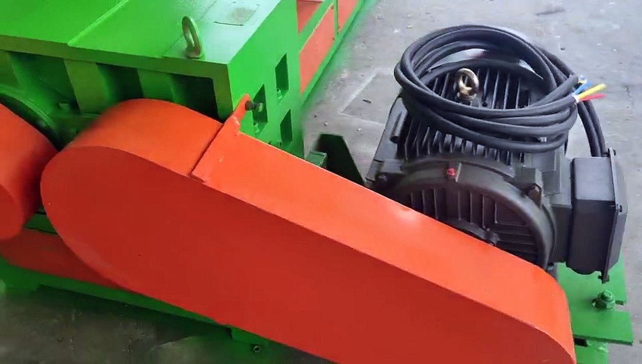 Plastic PelIf you need a plastic granulator, please contact me.如果您需要塑料造粒机请联系我 letizing Recycling Plant #plastic #recycling #granulation #machine塑料造粒回收厂