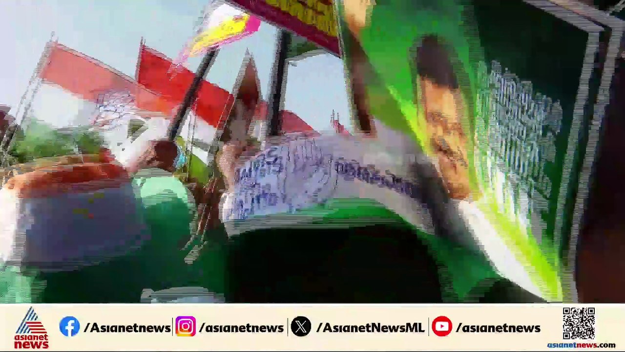 സന്ദീപ് വാര്യർക്ക് തൃക്കരിപ്പൂർ റെയിൽവേ സ്റ്റേഷനിൽ വൻ സ്വീകരണം