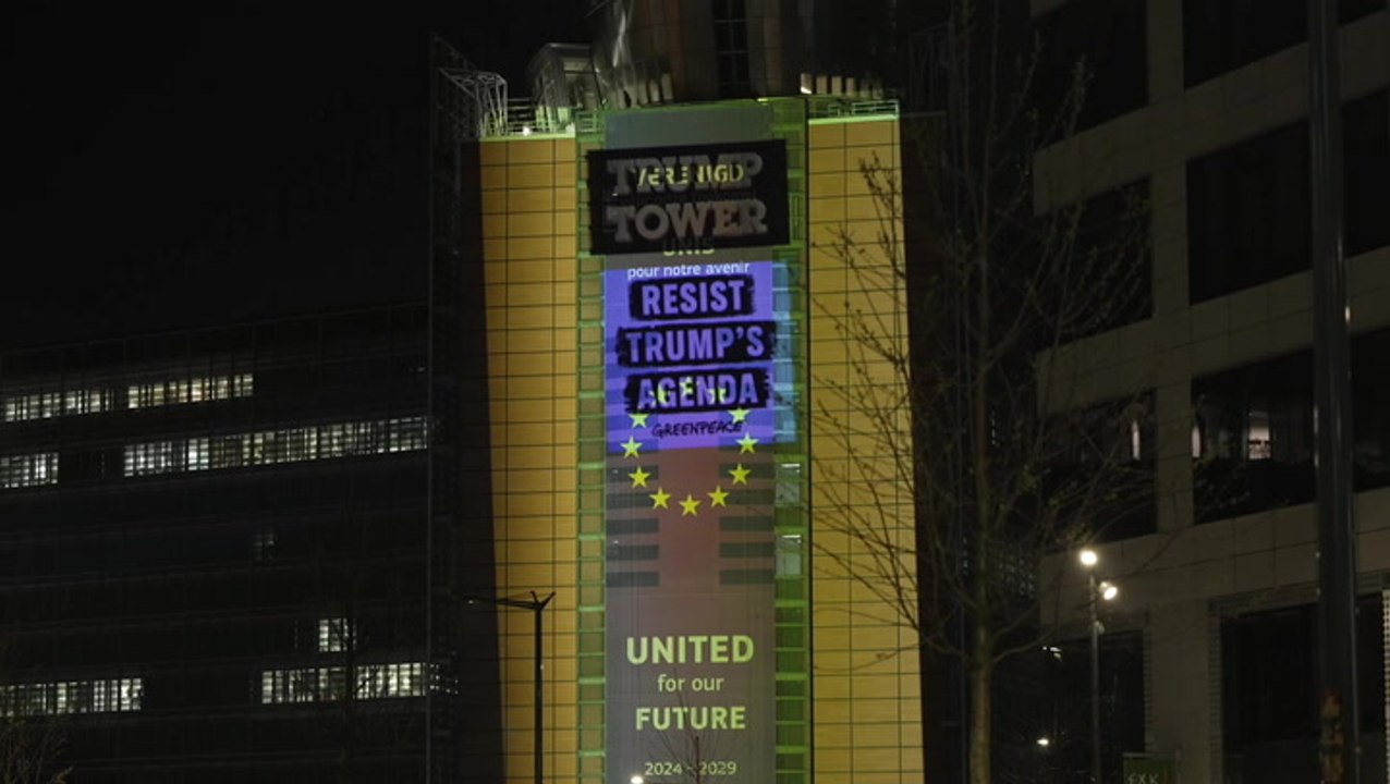 Greenpeace projects golden ‘Trump Tower’ onto European Commission HQ in Brussels