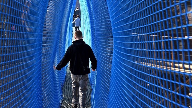 Brividi a 60 metri: il nuovo ponte sospeso sulla Torre Eiffel