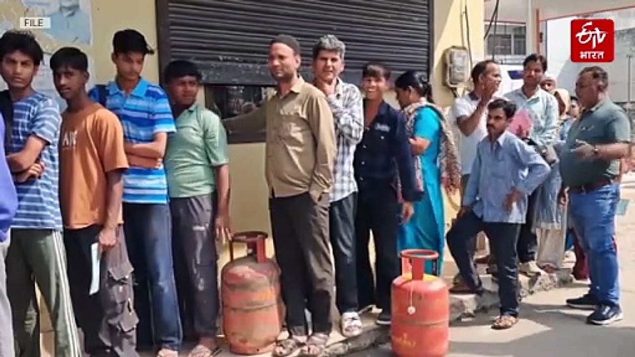 'LPG संकट है, कहीं ड्राई-आउट नहीं'...  पेट्रोलियम और प्राकृतिक गैस मंत्रालय की संयुक्त सचिव सुजाता शर्मा का दावा