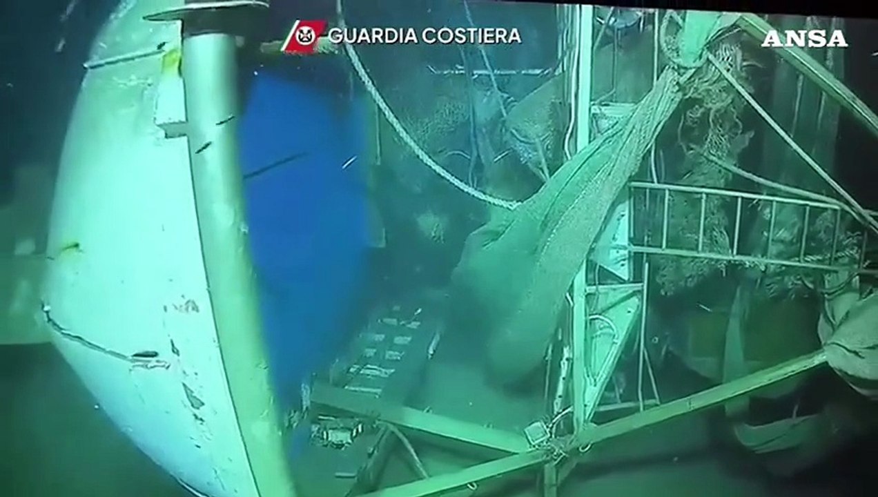 Barca affondata in Sardegna, continuano le ricerche delle due vittime