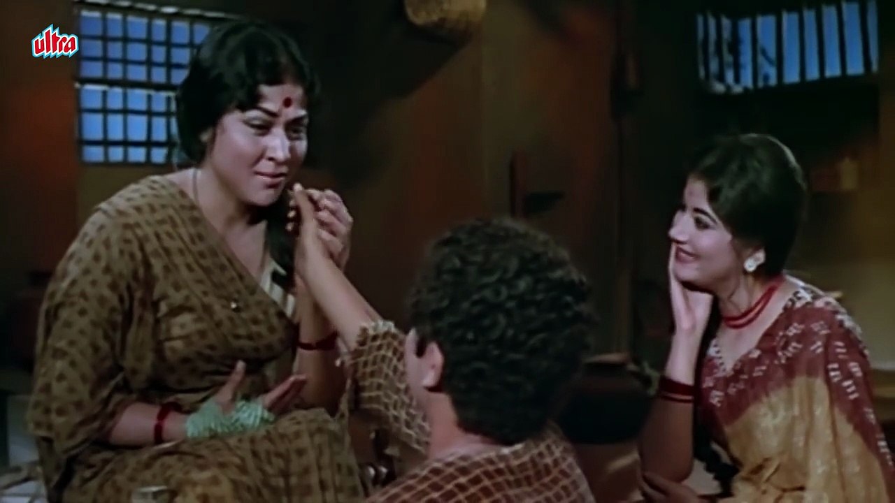 Tu Kitni Achhi Hai Tu Kitni Bholi Hai Movie: Raja Aur Runk (1968) Singer: Lata Mangeshkar Music: Laxmikant Pyarelal Lyrics: Anand Bakshi Cast: Sanjeev Kumar, Nirupa Roy, ...