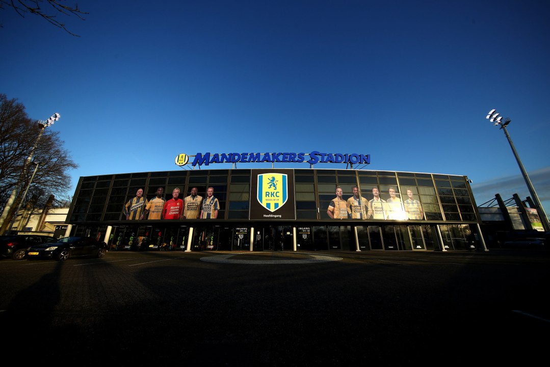L'ADO Den Haag torna in Eredivisie: Diogo Tomas si presenta ai microfoni in pieno hangover!