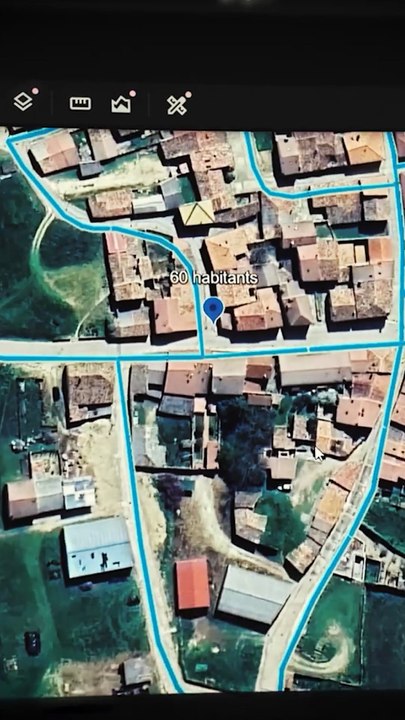 Ce village de 60 habitants cache quelque chose... - partie 1