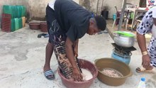 DES PLUMES POUR S'HABILLER: L'INNOVATION D'UNE COUTURIÈRE À YOPOUGON
