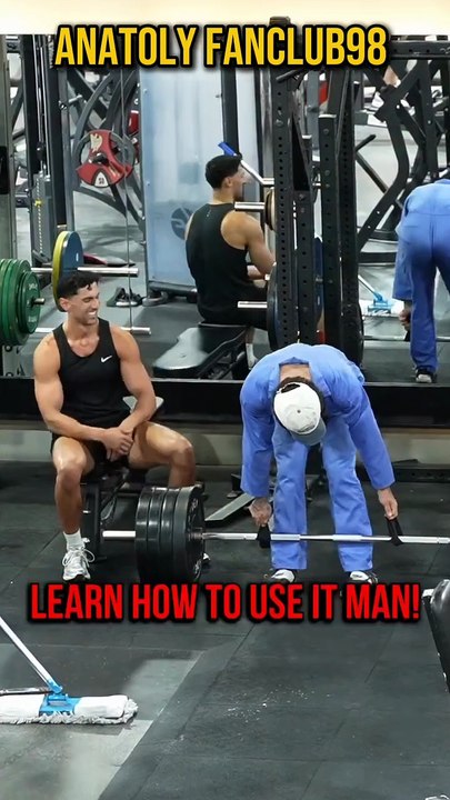 Why is it easier with one hand than with two #anatoly #fitness #gym