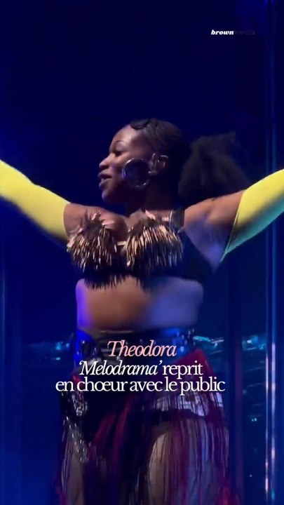 🔊 THEODORA REPREND EN CHŒUR ‘MELODRAMA’ AVEC LE PUBLIC Alors que Theodora a commencé sa tournée, elle a reprit hier soir lors de son concert ‘Melodrama’ en chœur avec le public.