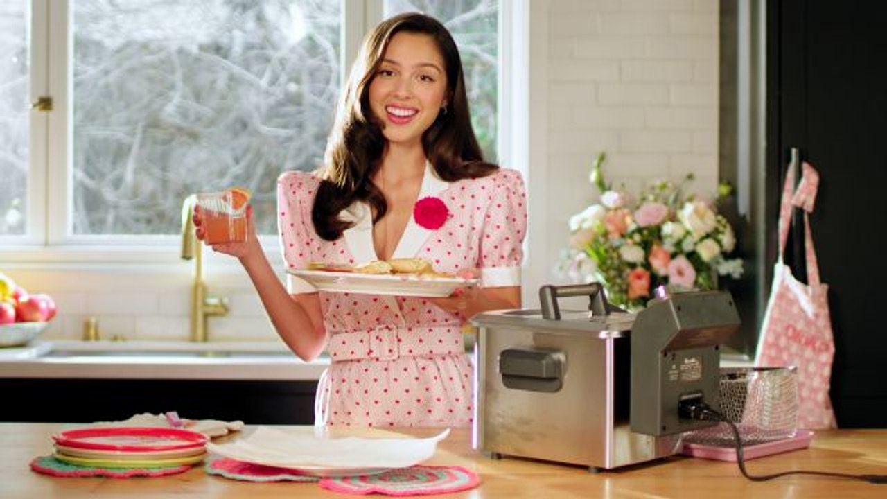 Olivia Rodrigo Makes Chicken Lumpia