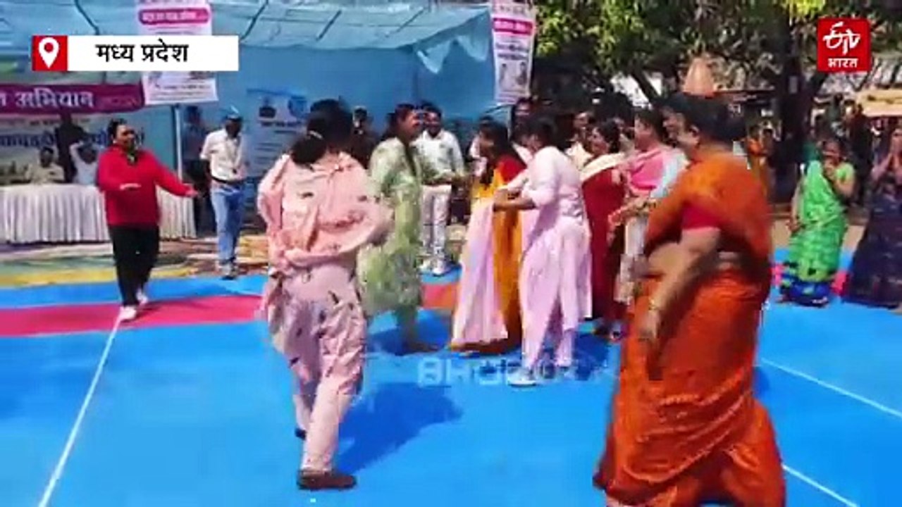 साड़ी पहनकर कबड्डी खेलने मैदान में उतरीं मंत्री, गजब फुर्ती देख तालियों की गड़गड़ाहट से गूंज उठा मैदान