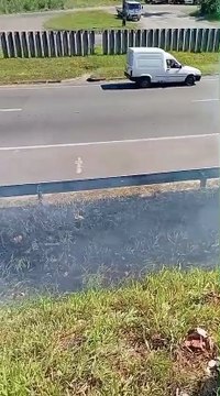 População protesta na Ba 526, região da Ceasa, após diversas mortes por atropelamento na região.