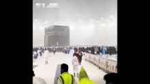 Müslümanlar Kabe'de yağmur altında dua etti