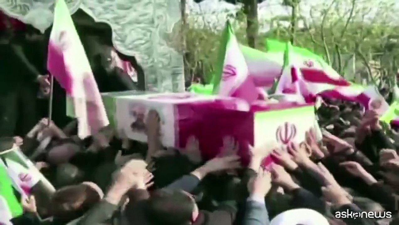 Iran, in migliaia ai funerali a Qom di Ali Larijani