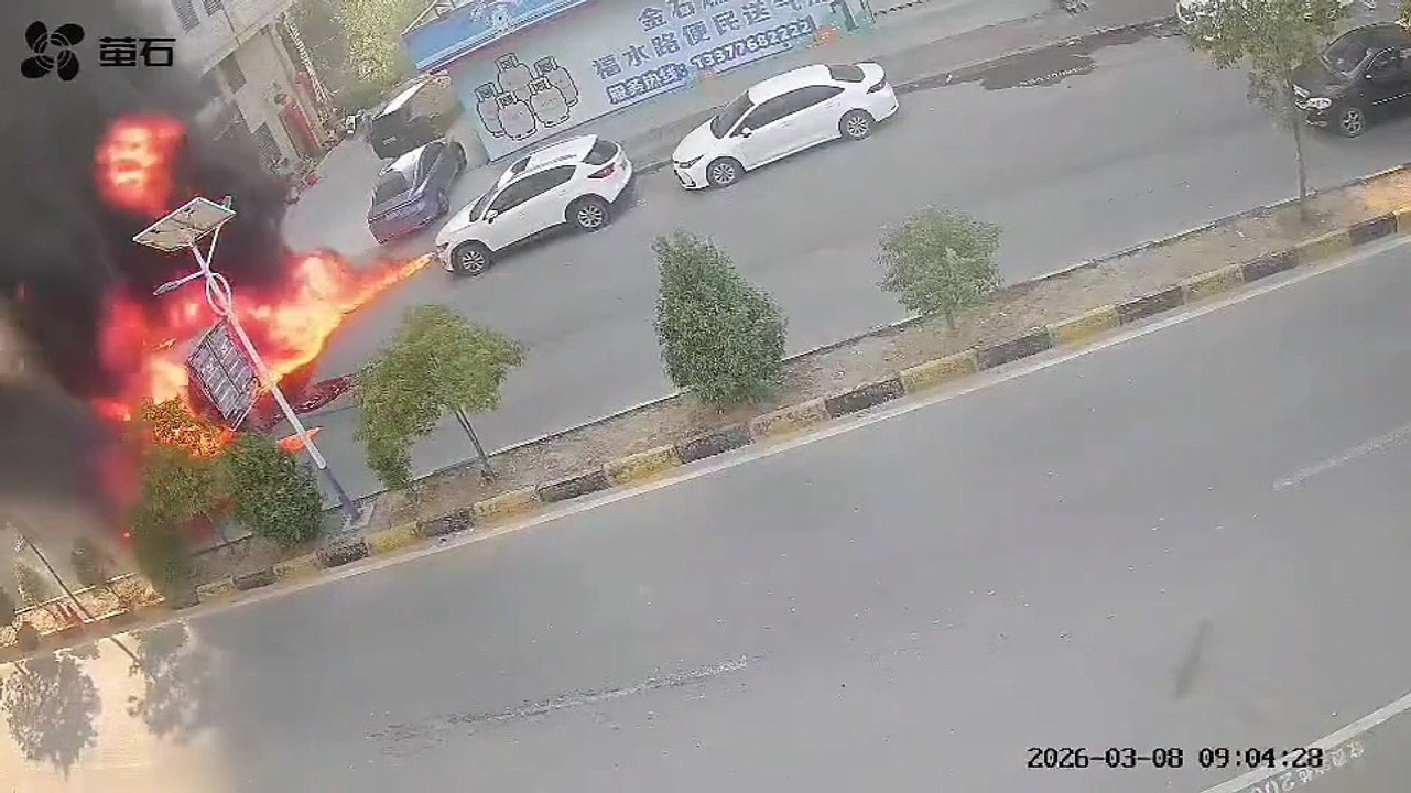 Ce conducteur en panique oublie la marche arrière