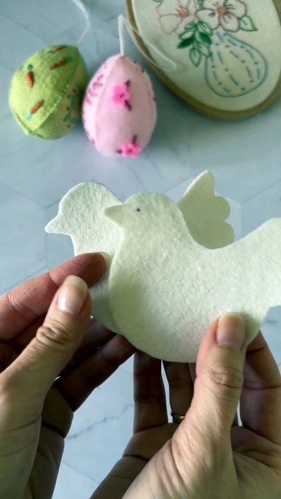 DIY Poule en Feutrine pour Pâques : Tutoriel Facile et Créatif