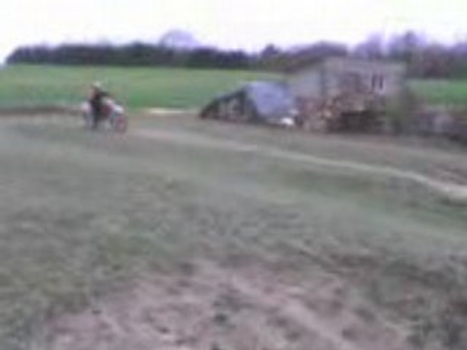 moi entrain de faire du cross