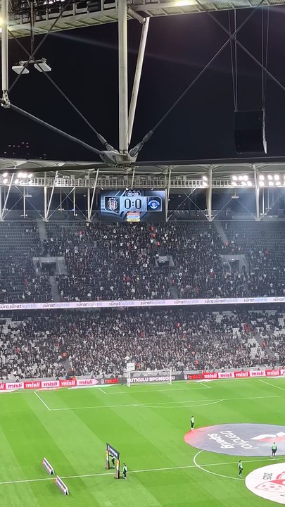 Yağmurlu Bir Günde Görmüştüm Seni - Beşiktaş v Kasımpaşa - Trendyol Süper Lig 27. Hafta