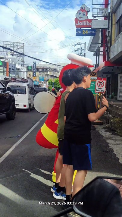 1Nag hi si Jollibee sa amoa 👋🐝😁