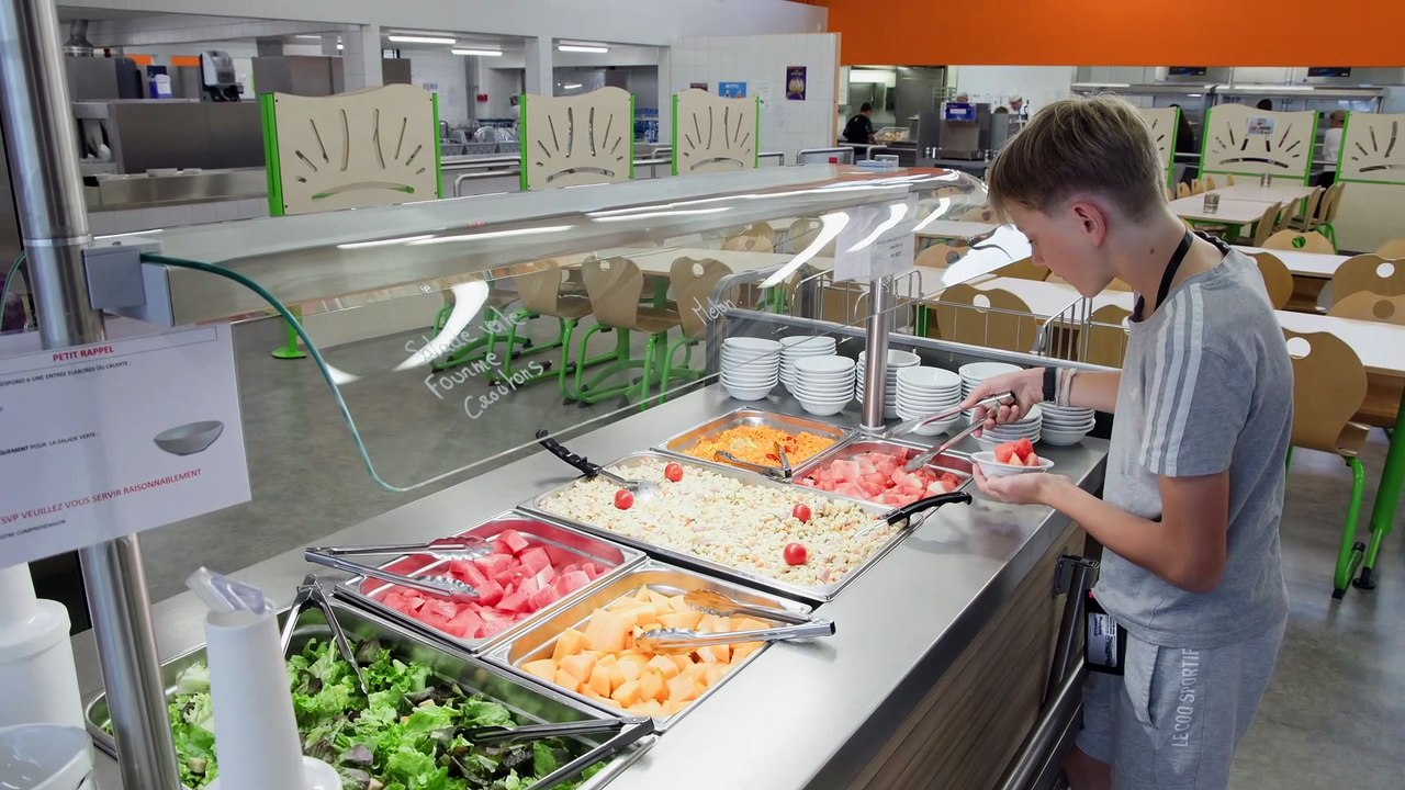 Les cantines de la Loire, épisode 3 : bien étudier et bien manger à Chazelle-sur Lyon