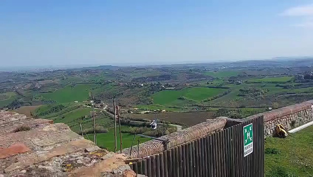 Verucchio, elicottero sulla rupe per recupero del percorso verso la Rocca del Sasso