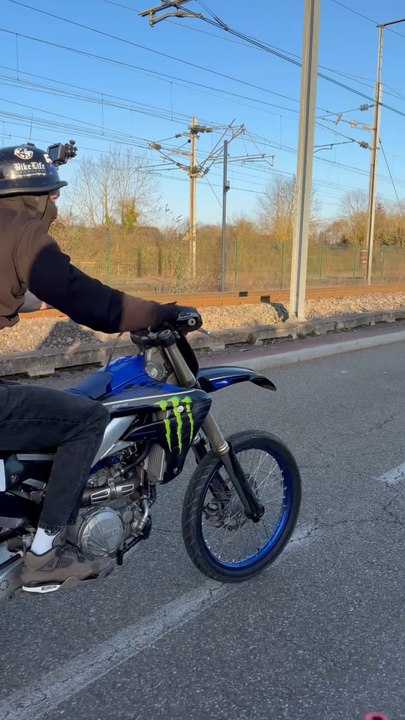 La bikelife sur dailymotion 🤟🏼 #bikelife #yzf450 #motocross #yz
